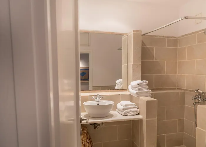 Skiathos Holidays & 4* Vromolimnos