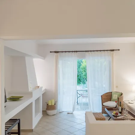 Skiathos Holidays & 4* Vromolimnos