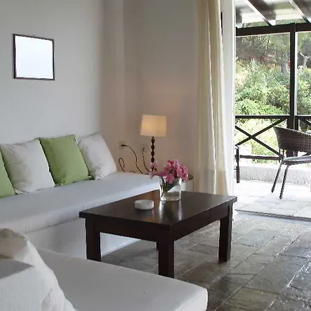 Skiathos Holidays & Apartmanhotel Vromólimnosz