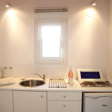 Skiathos Holidays & Apartmanhotel Vromólimnosz