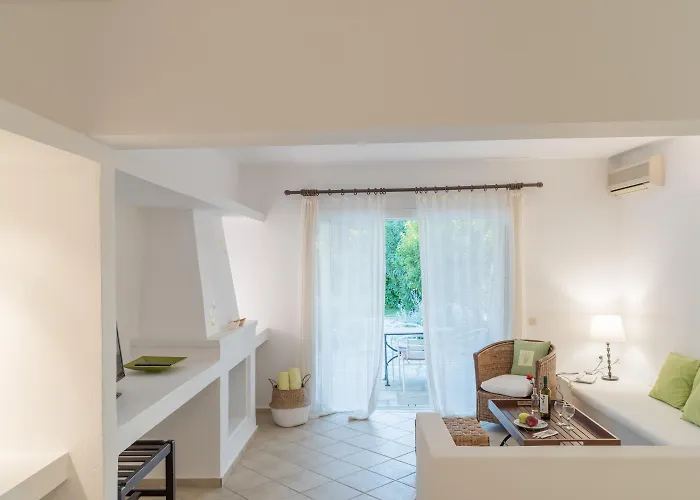 Skiathos Holidays & 4* Vromolimnos