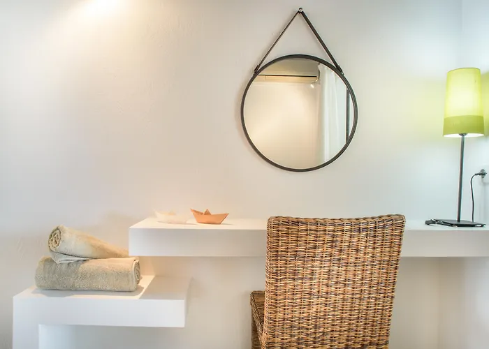 Skiathos Holidays & 4* Vromolimnos