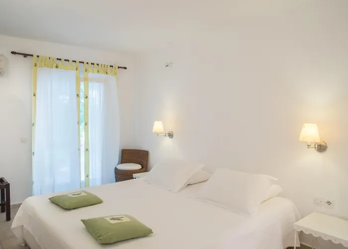 Skiathos Holidays & Vromolimnos