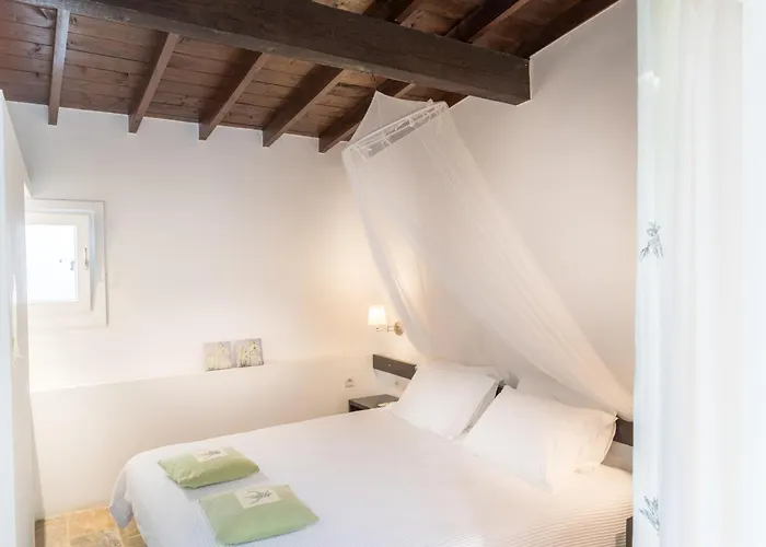 Skiathos Holidays & 4* Vromolimnos