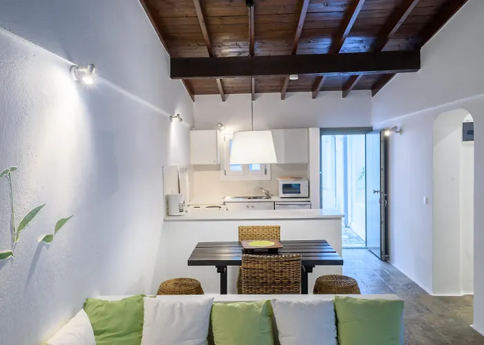 Skiathos Holidays & מלון דירות Vromolimnos