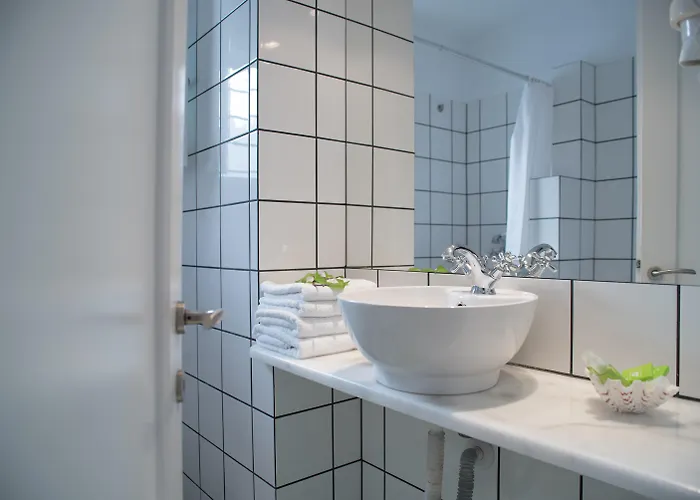 Skiathos Holidays & מלון דירות Vromolimnos