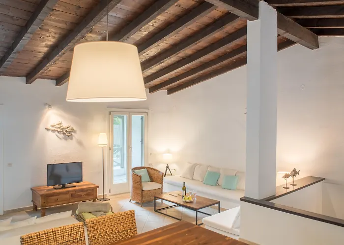 Skiathos Holidays & מלון דירות Vromolimnos