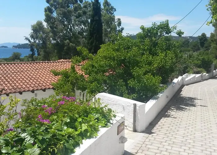 Skiathos Holidays & Vromolimnos