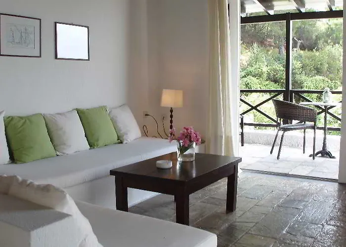 Skiathos Holidays & מלון דירות Vromolimnos