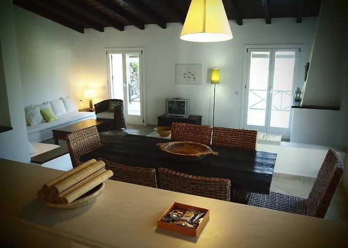 Skiathos Holidays & 4* Vromolimnos